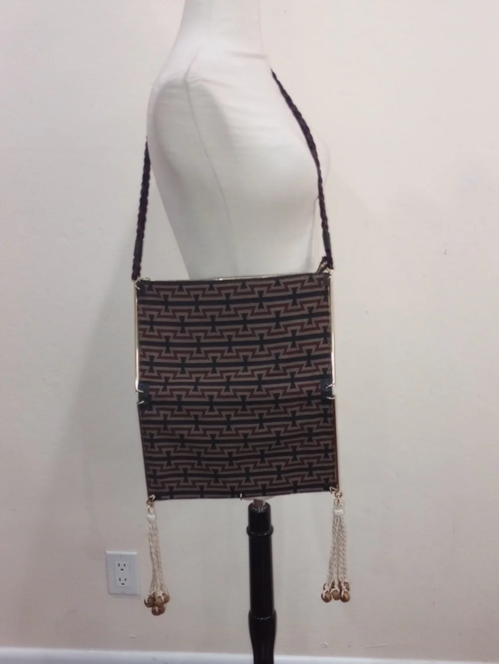 Elizabeth And James Wire Frame Woven Tapestry Embossed Leather Purse Clutch